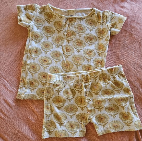 Kate Quinn Pajama Set - Picture 1 of 2
